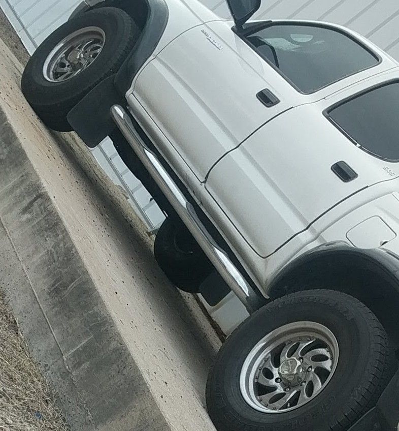 Sidestep Nerf Bars Made By Westin For Toyota Tacoma