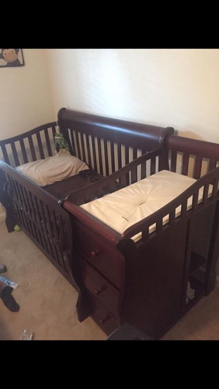 Baby crib with changing station and drawers!