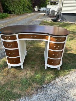 Kidney shape desk