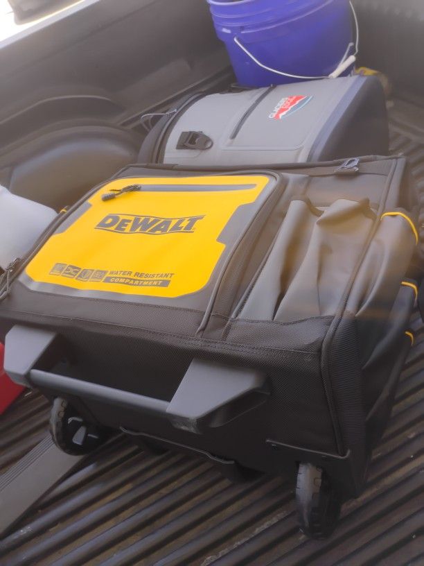 DeWalt Pull Bag