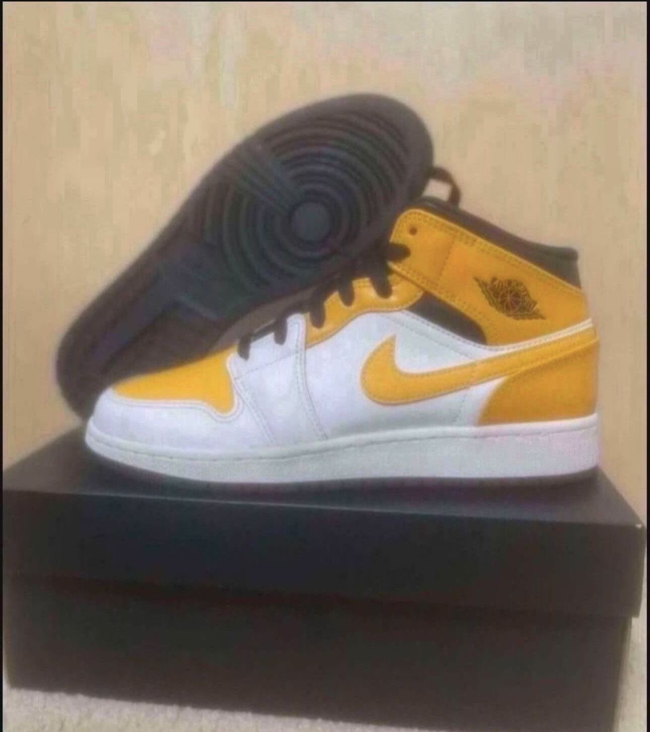 Nike Air Jordan 1 Mid White University Gold Black size 6Y/7.5 Womens Brand New