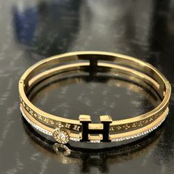 Beautiful Gold Plated Luxury Bracelet 