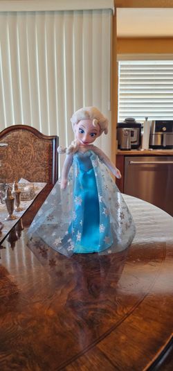 Disney Frozen Elsa Doll 14" / Collectible / Olaf / Disneyland / Plush / Plushie / Toy / Collector / Princess