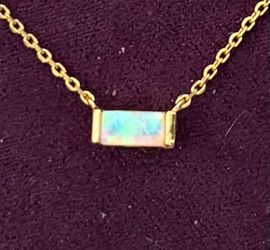 Minimalist Gold Baguette Necklace - Opalescent Glow Pendant