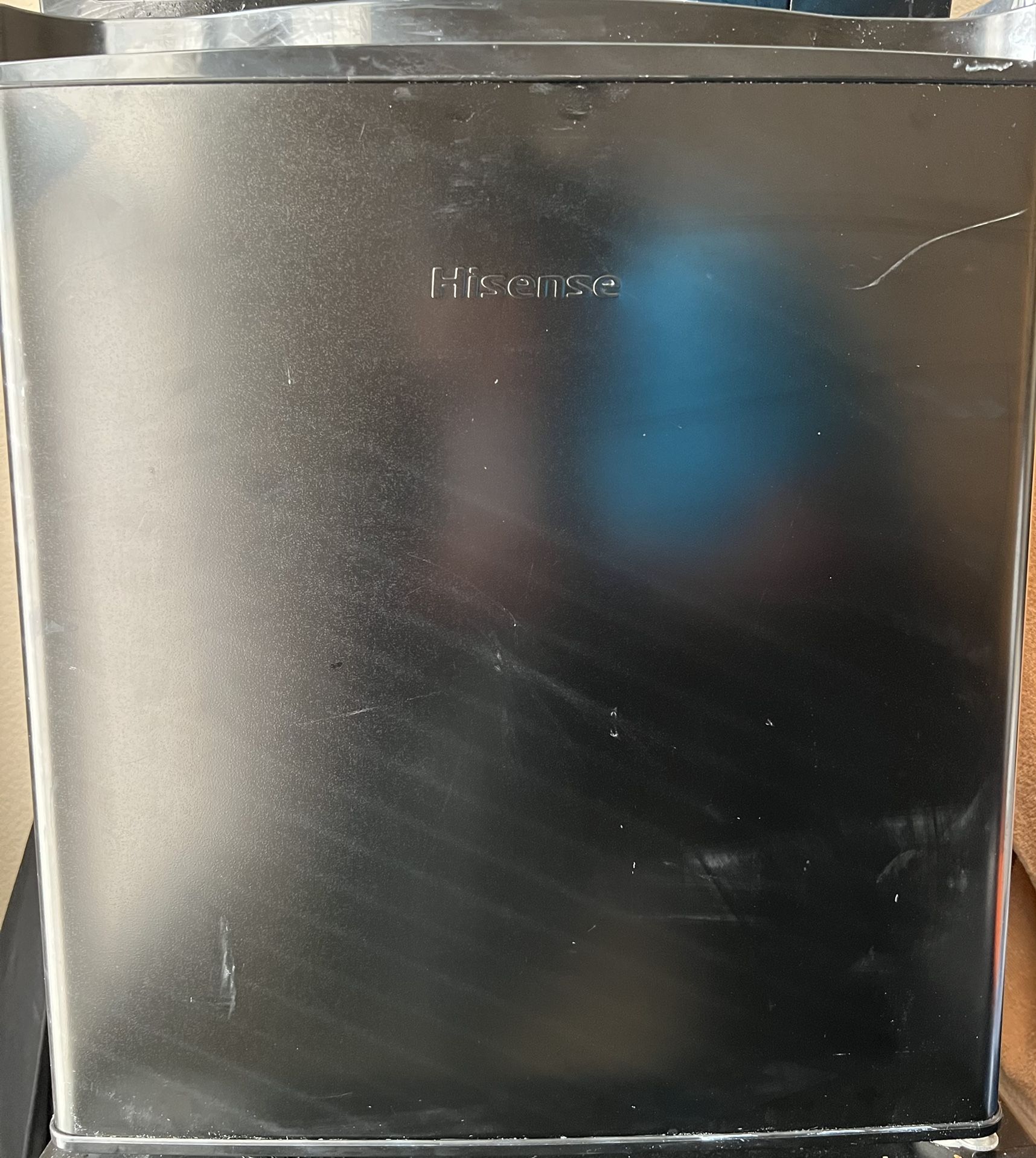 Hisense 1.6 cu.ft Single Door Mini Fridge 