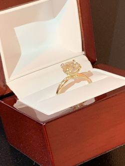 (4th of July deals) Beautiful Round Cut Moissonite Ring