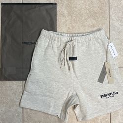 Light Oatmeal essential shorts sizes: S,L