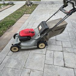 Honda Self Propelled Mulching Mower 