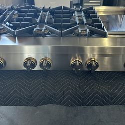 Brand New JennAir cooktop 48”W Gas