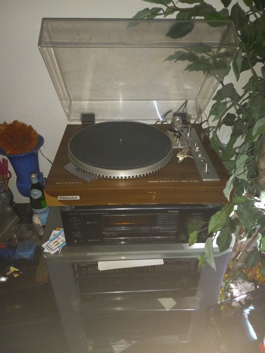 Pioneer PL-550 Quartz Synchro Pulse Turntable