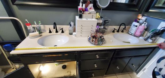 Counter top with faucets  2 sinks