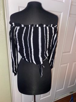 Kendall & Kylie elastic off the shoulder long sleeve blouse size S