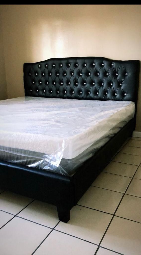 Cal King Bed With Memory Foam Mattress