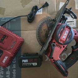 SKIL PWR CORE 20™ cordless 6-1/2 inch circular saw kit with a 4.0Ah battery and a PWR JUMP™ charger