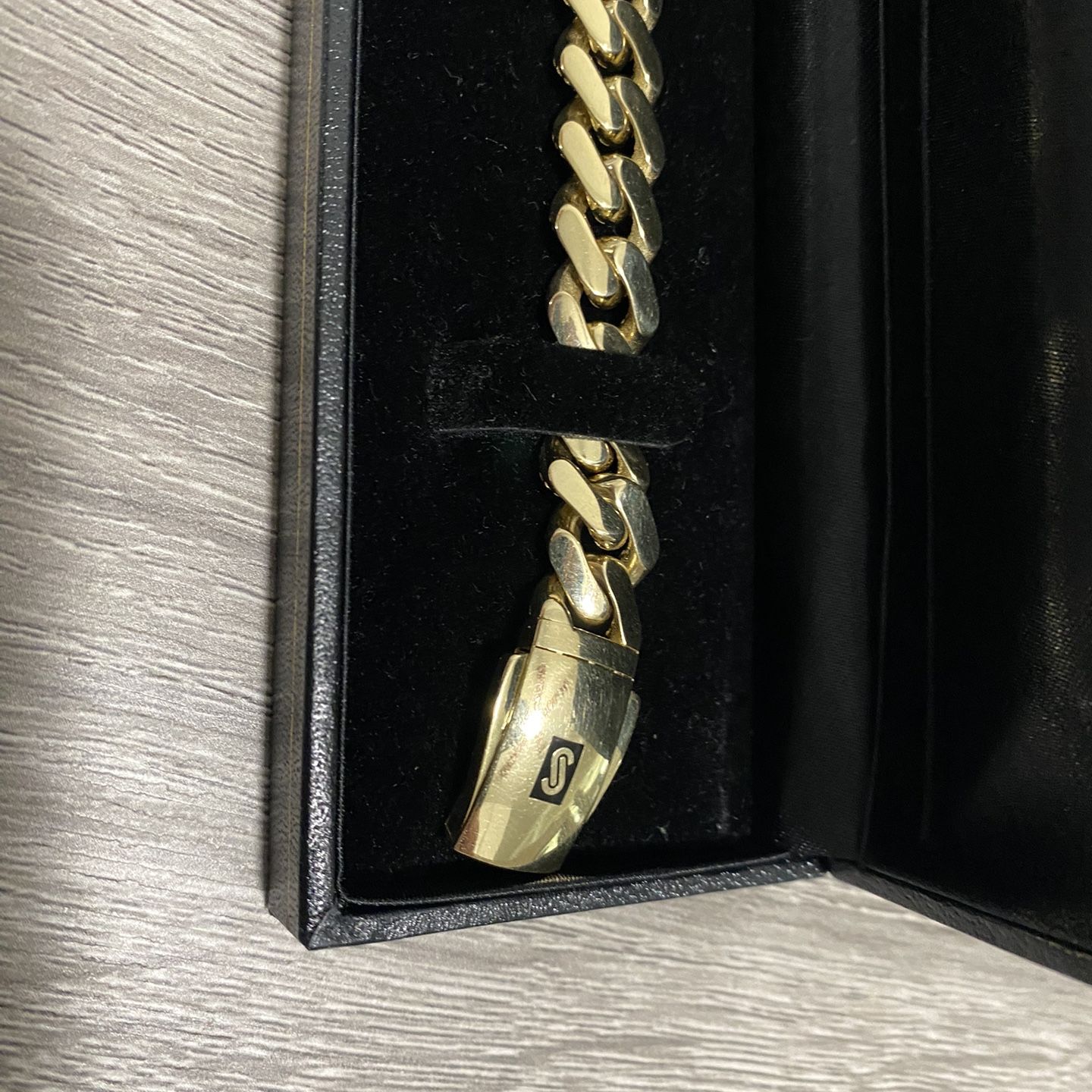 Esclava De Oro , Gold Chain