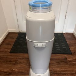 Used Diaper Genie With 1 Diaper Pail Refill Bags