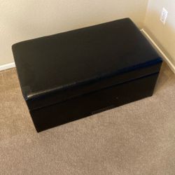 Ottoman/Storage Chest/Trunk