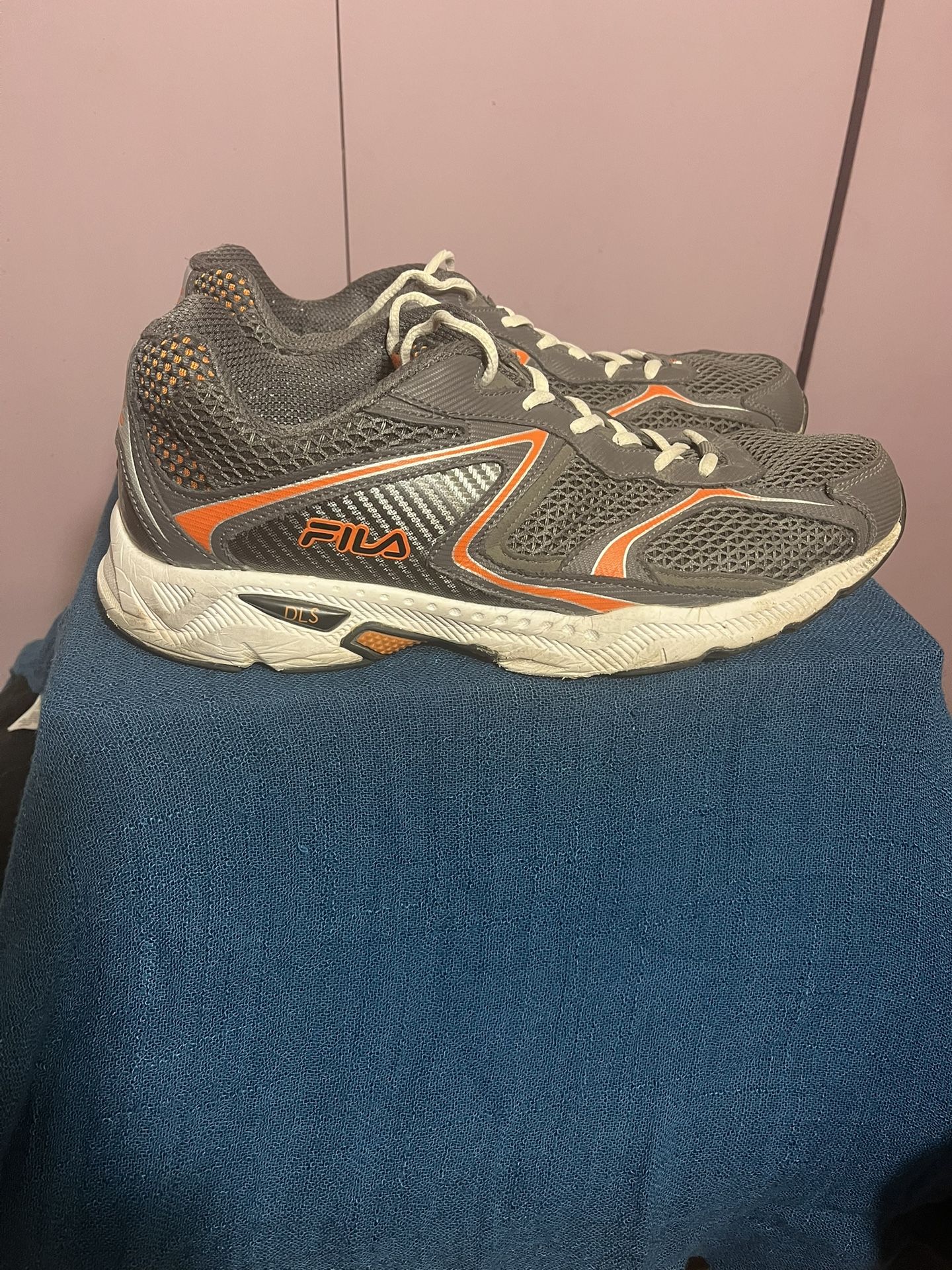 Mens Fila DLS Tennis Shoes