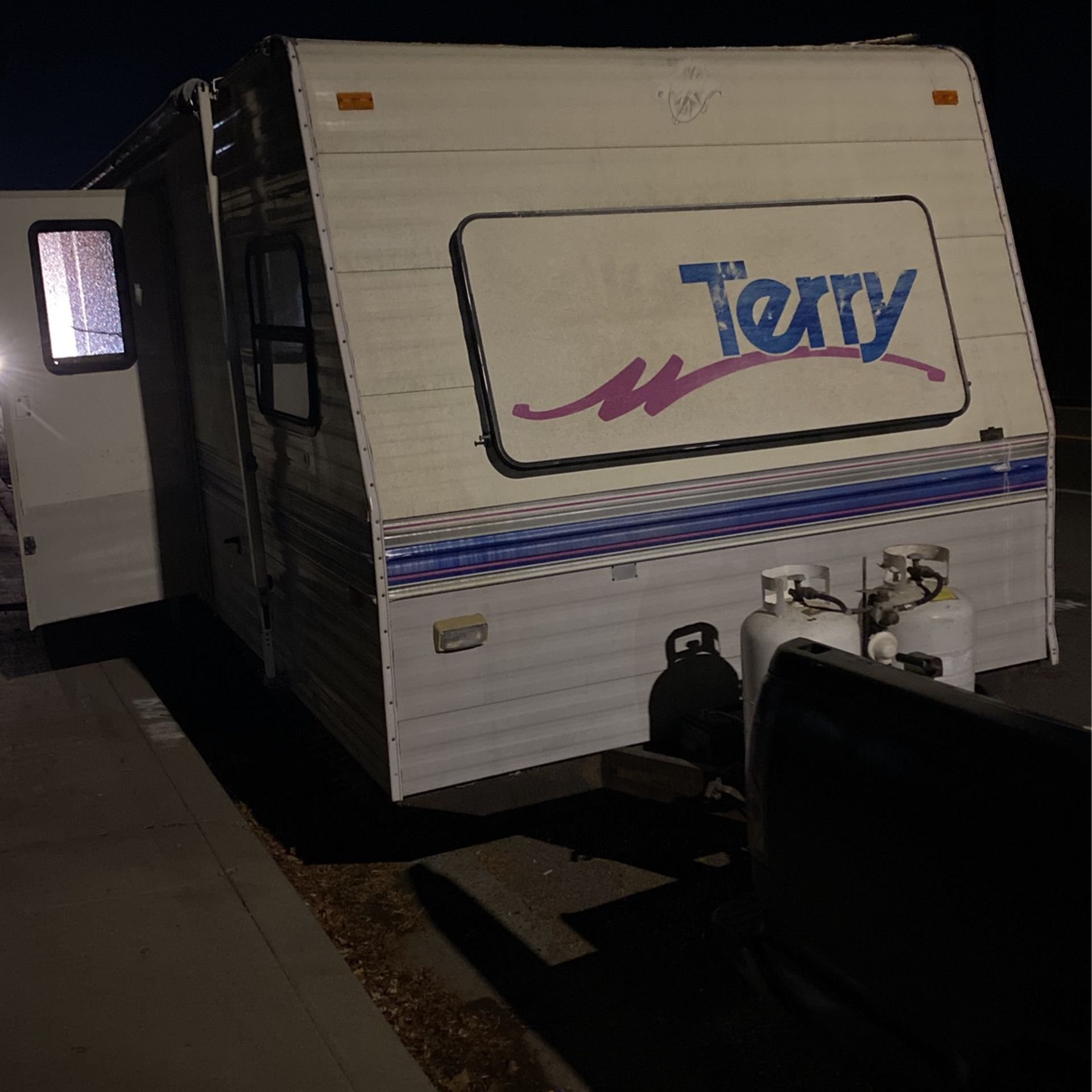 27’ camper trailor