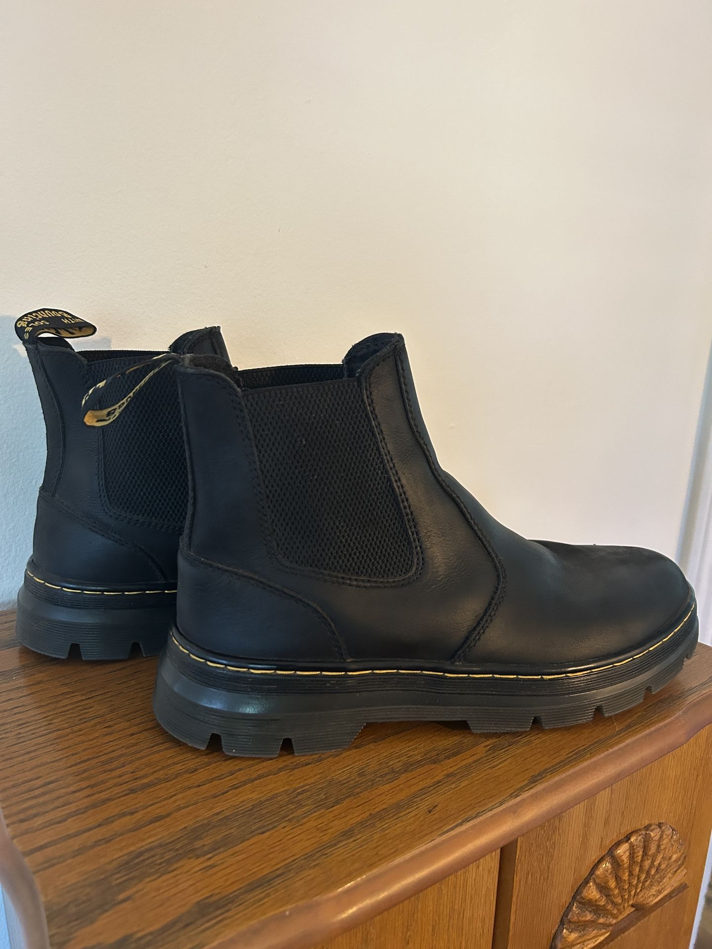 Dr. Martens Embury Chelsea boots