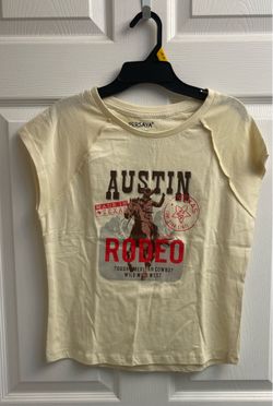 Brand new ivory “Austin” tee size M Juniors