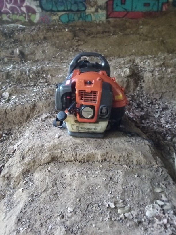 Husqvarna 350BT Backpack Leaf Blower