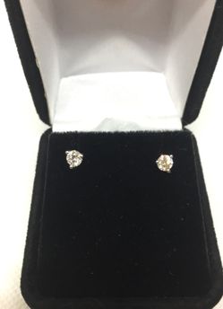 14 K W Gold Diamond Stud Earrings