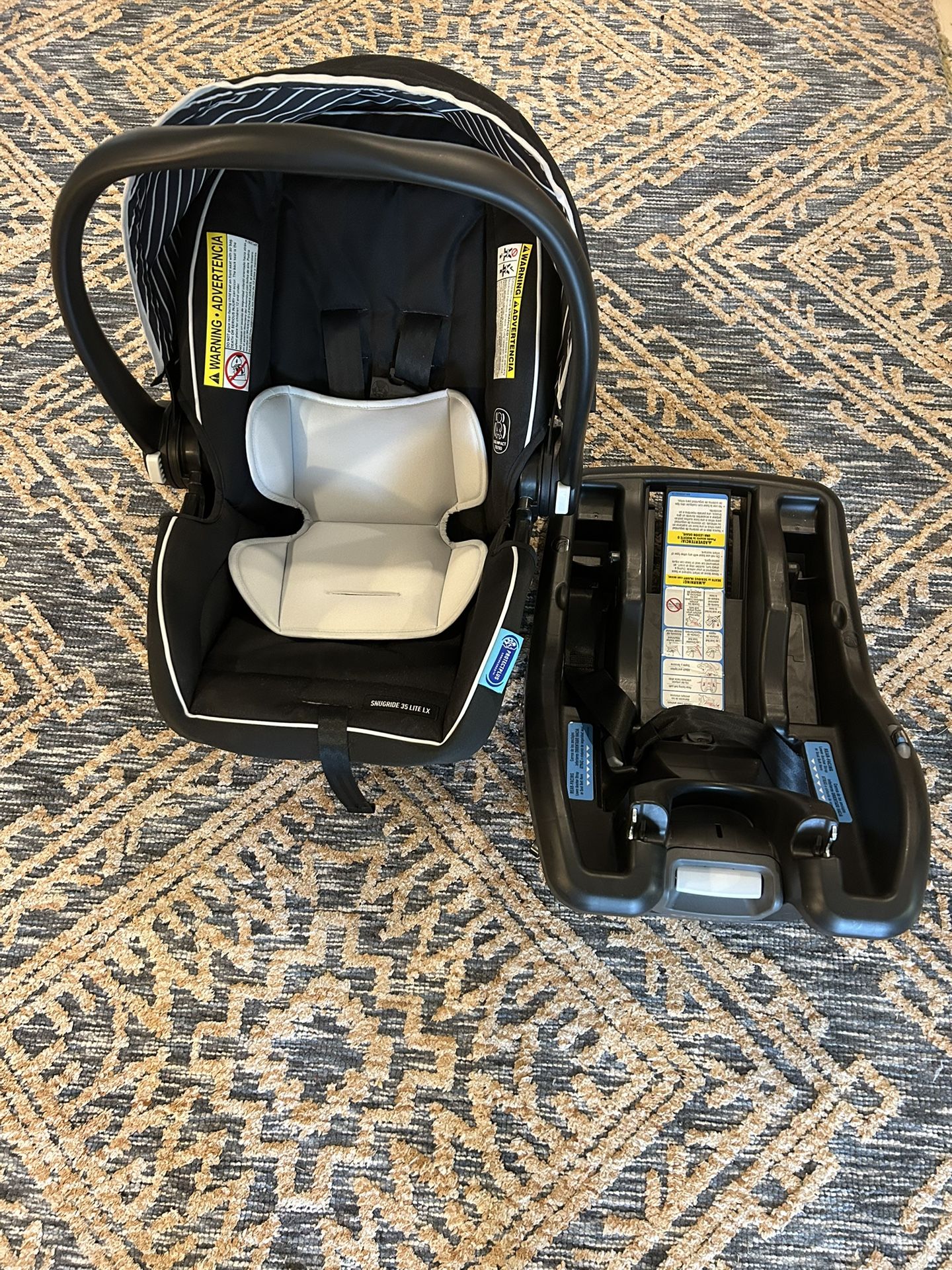 Like New Graco SnugRide Lite LX Infant Car Seat, Rear-Facing, Lightweight