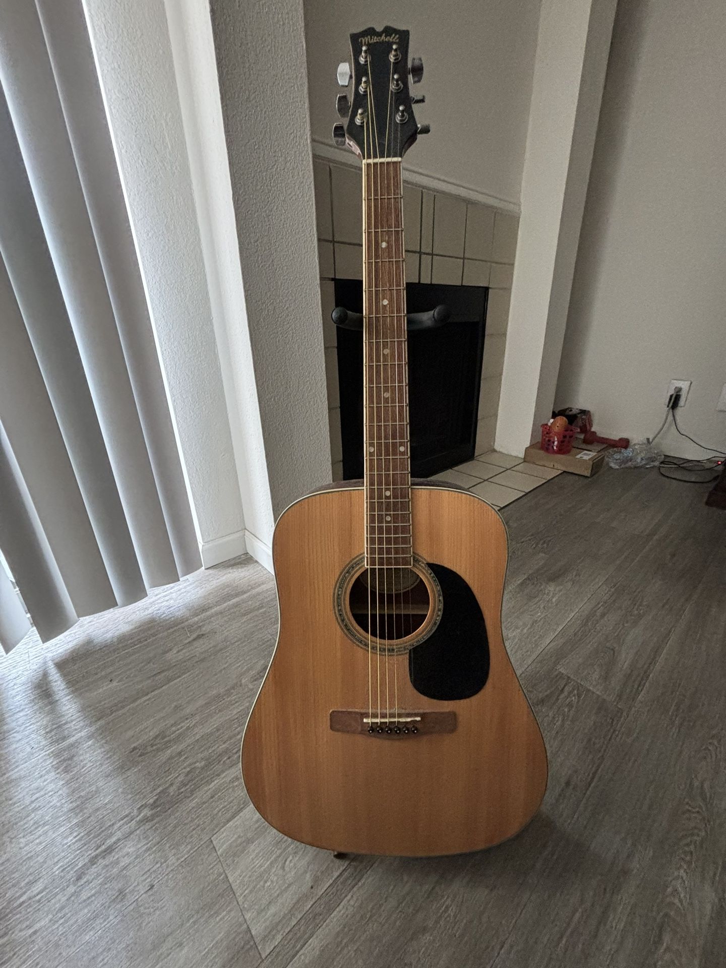 Acoustic Guitar - Mitchell