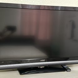 ➡️ Open to offers ⬅️ Vizio 37” LCD Full HD TV