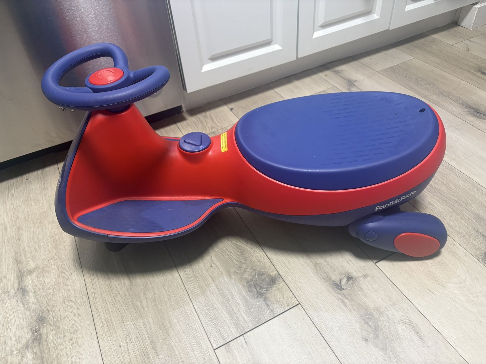 FanttikRide N7 Classic Electric Wiggle Car with Pedal, Rechargeable Battery, Ride on Toys, Swing Car, 2 Speeds, Anti-Rollover, Flashing Light Wheels, 