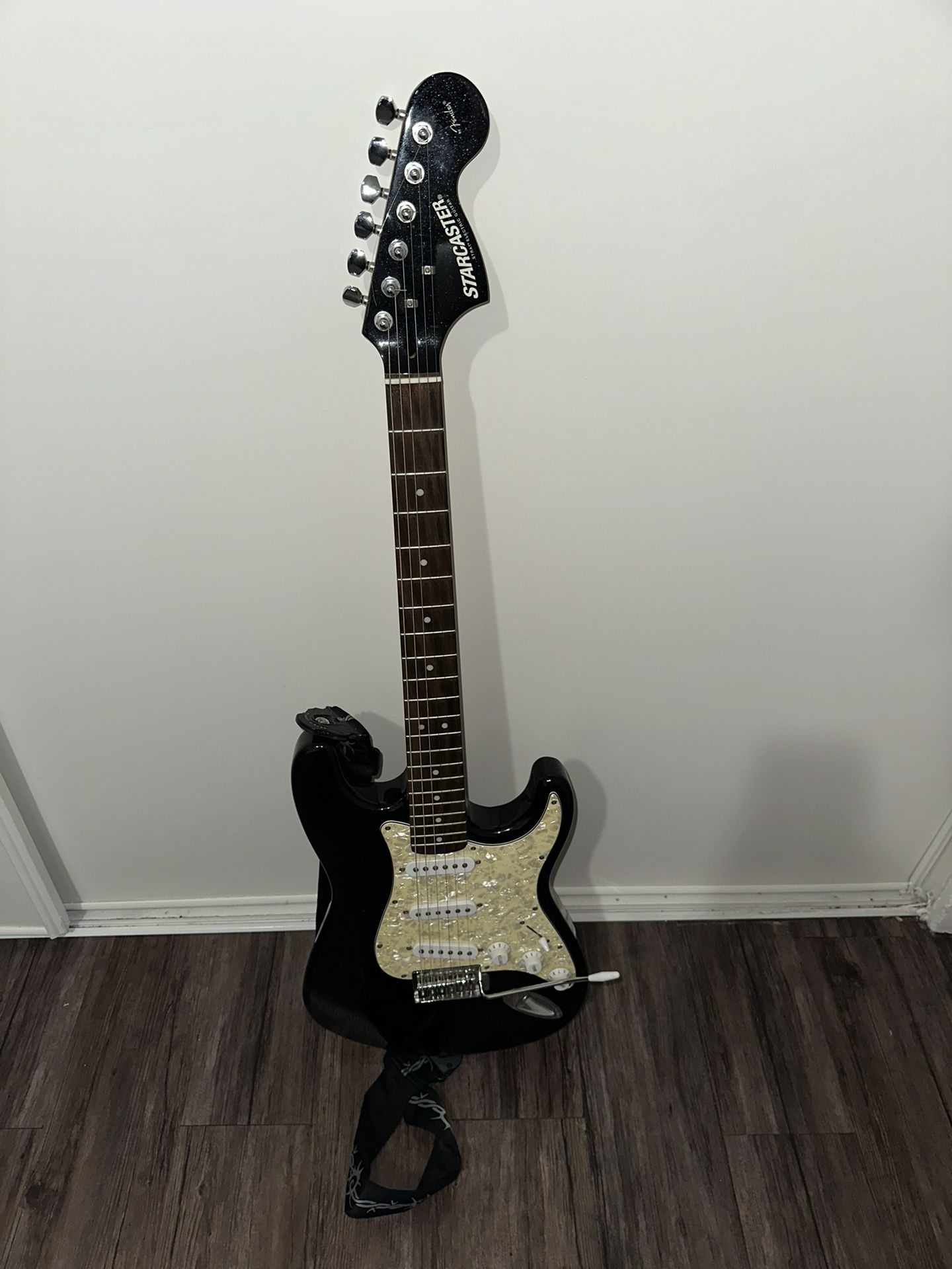 fender starcaster strat electric guitar (EVERYTHING YOU SEE IS INCLUDED)