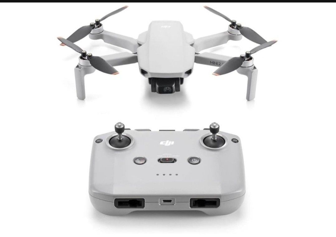 DJI Mini 2 SE Fly More Combo, Mini Drone with 10km Video Transmission, 3 Batteries for 93 Mins Max Flight Time, Under 249 g, QHD Video, Auto Return to