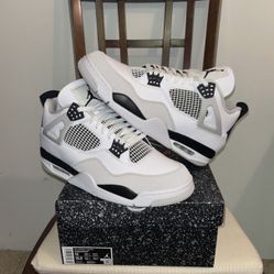 Jordan 4’s Breds & Military Black 