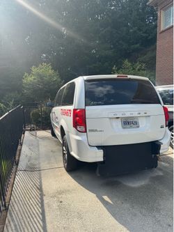 2017 white wheelchair van