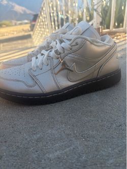 Nike Jordan 1 Metallic SE