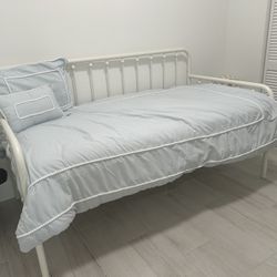 Day Bed  Moving 