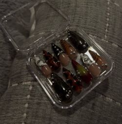 Custom press on nails