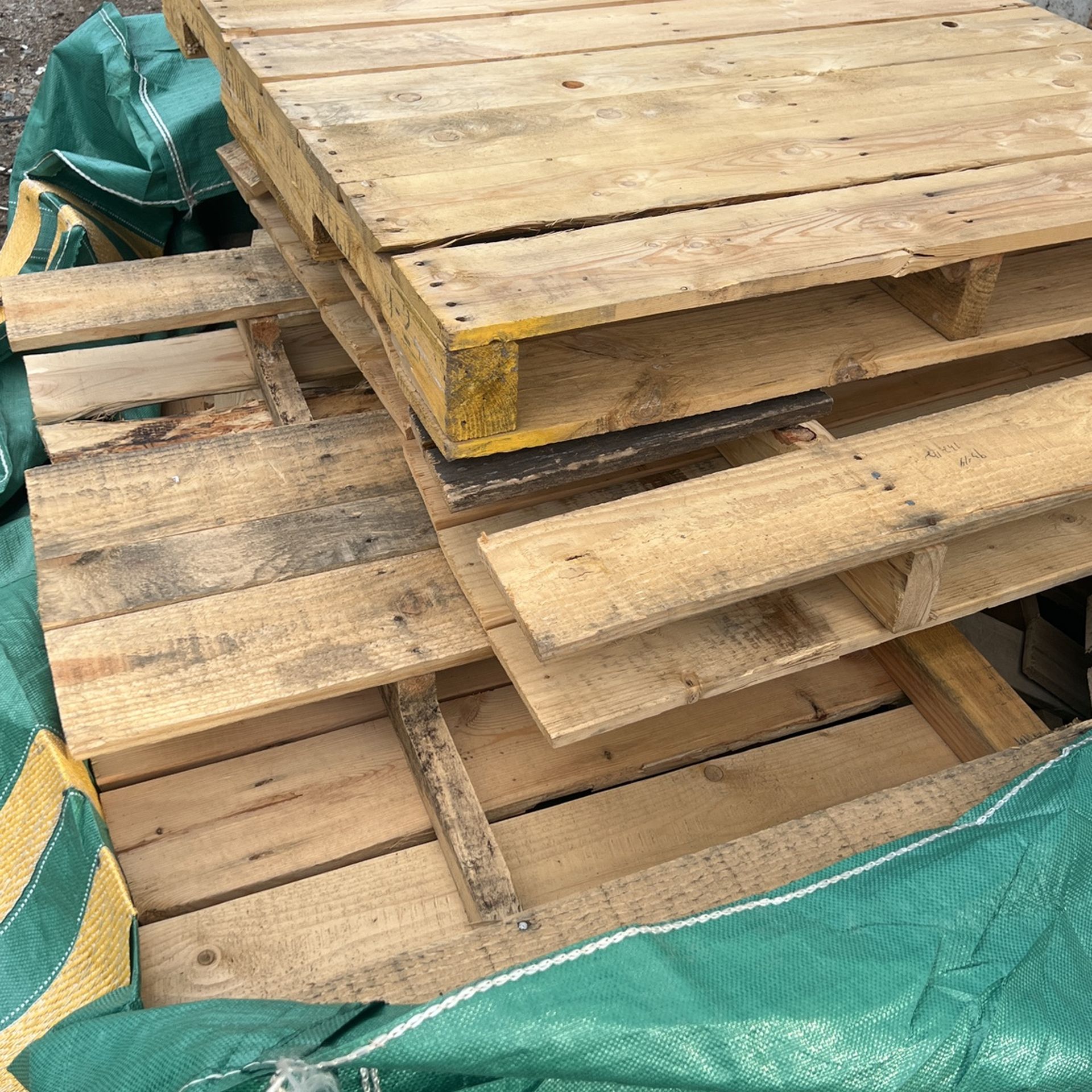 Free Palette Wood