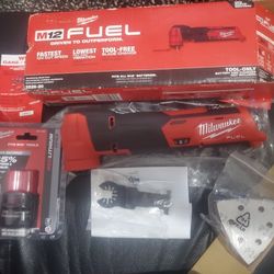 NEW/NEVER USED MILWAUKEE M12 FUEL OSCILLATING MULTI TOOL with CP2.5 BATTERY 