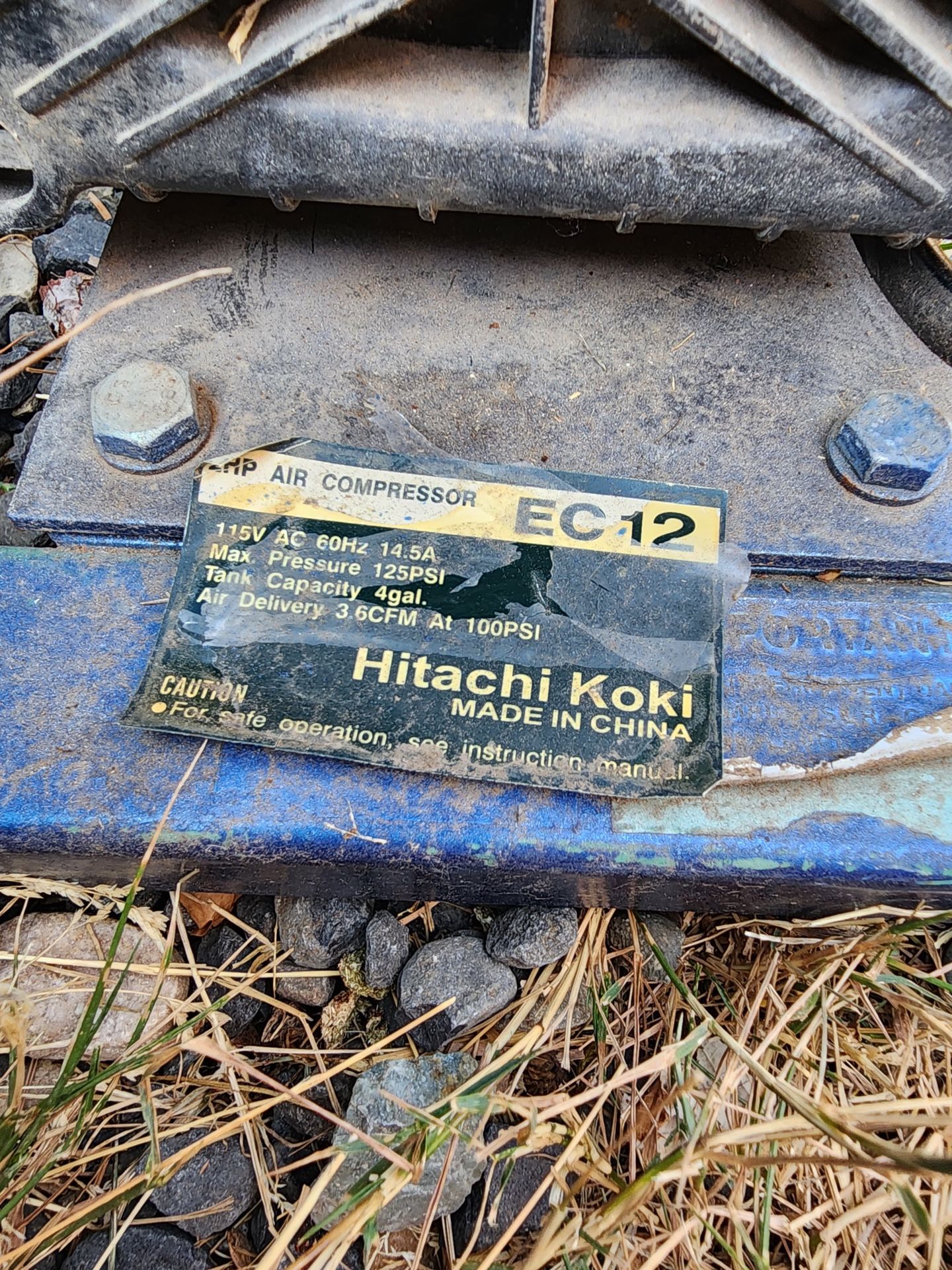 HITACHI 2HP air compressor Ec12