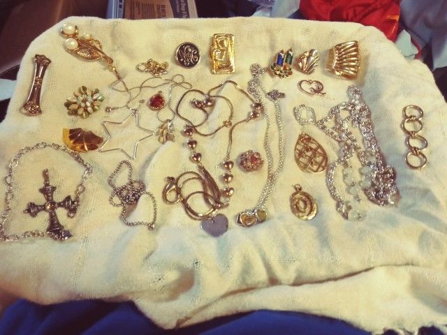 Vintage Gold Colored Untested Assorted Jewelry Lot