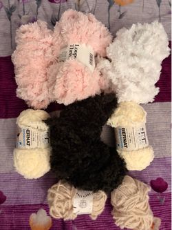 Fluffy plush yarn