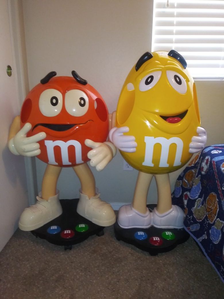 M&M Displays!