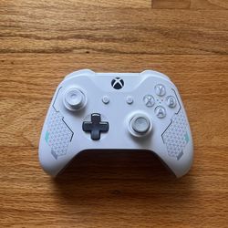 Xbox One Sport White Special Edition Controller – AS-IS (Stick Drift) – Public Meetup