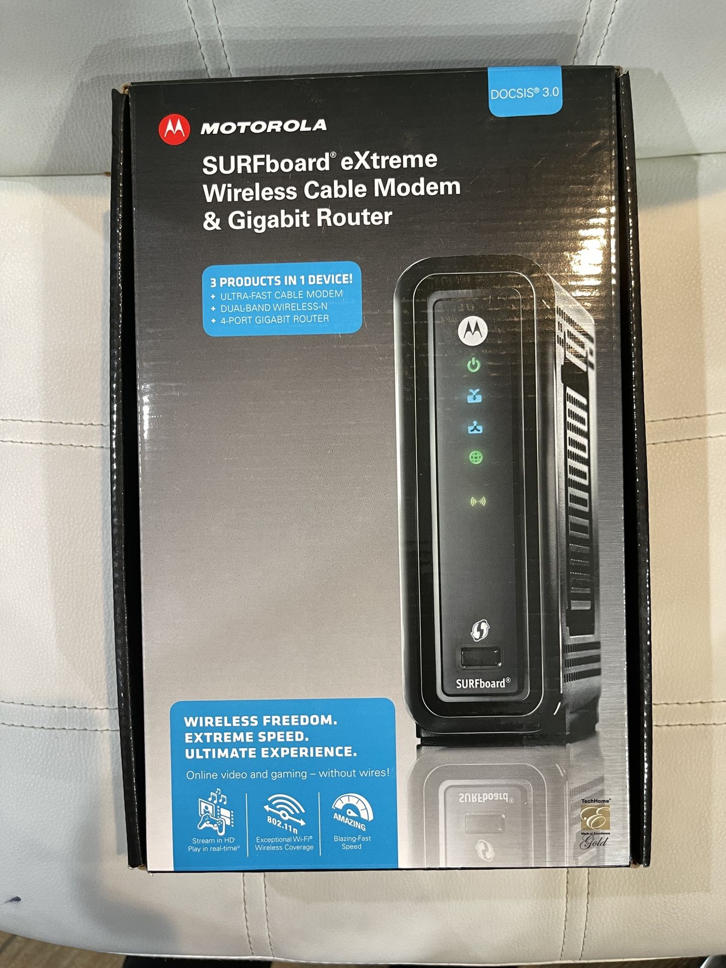 : Motorola SURFboard eXtreme Wireless Cable Modem & Gigabit Router - DOCSIS 3.0