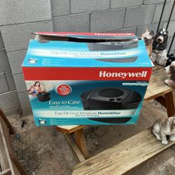 New Honeywell Humidifier extra large cool moisture top fill humidifier Never Used