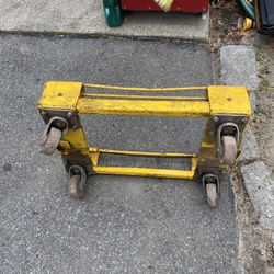 Dolly with four swivel wheels made of steel
