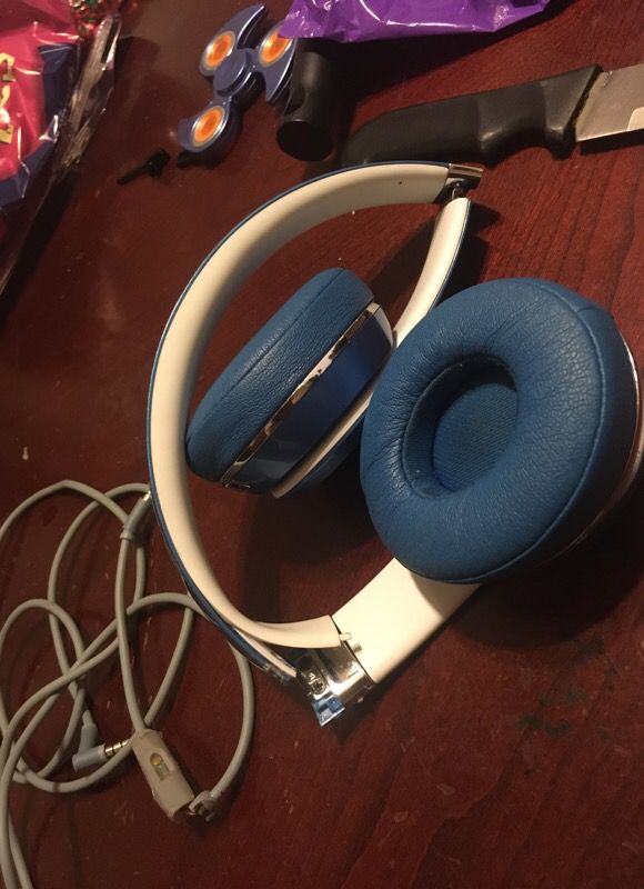 Beats for 25$ they snapped tho