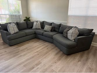Beautiful 3pc sectional sofa set